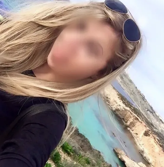 Alexandra, 34