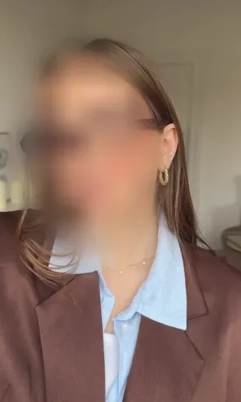 Clara, 32