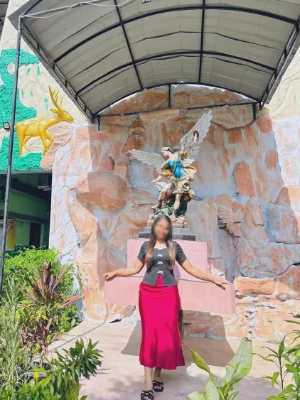 Claudia, 29