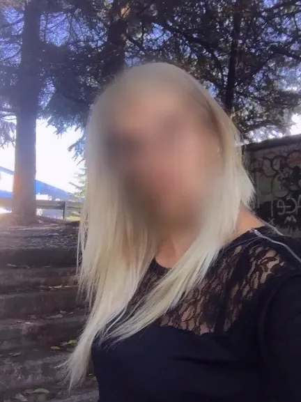 Claudia, 32