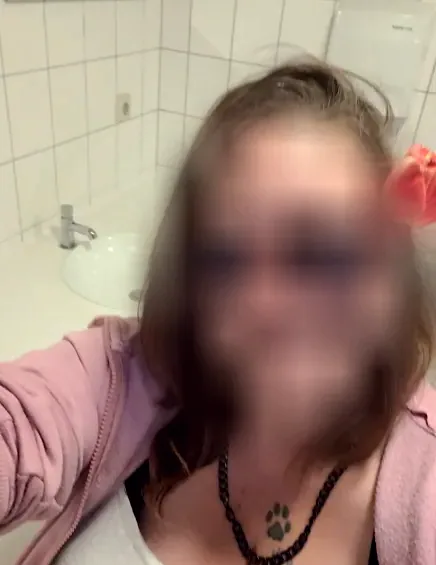 Katharina, 33