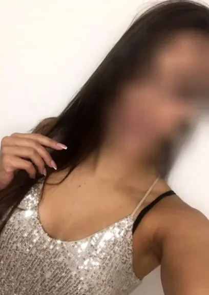 Lara, 24