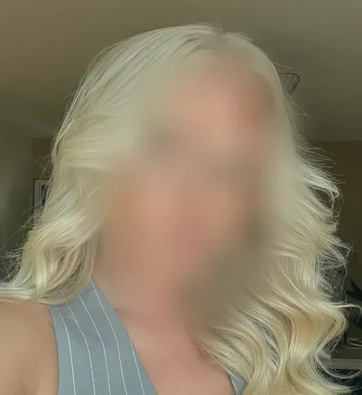 Larissa, 35
