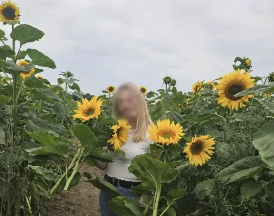 Larissa, 32