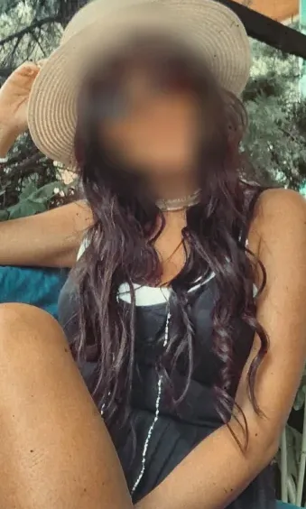 Larissa, 38