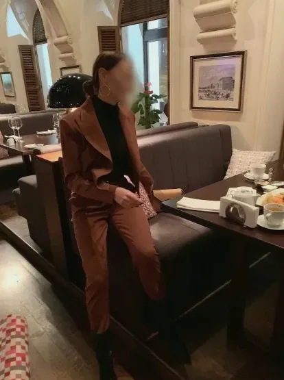 Sandra, 39